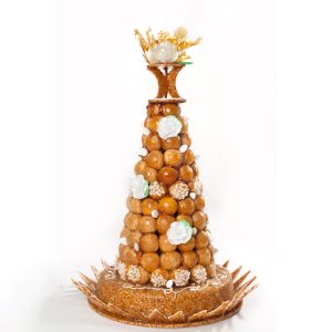 Pièce Montée (croquembouche) faite de choux vanille