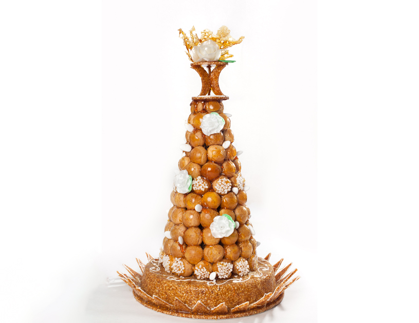 Pièce Montée (croquembouche) faite de choux vanille