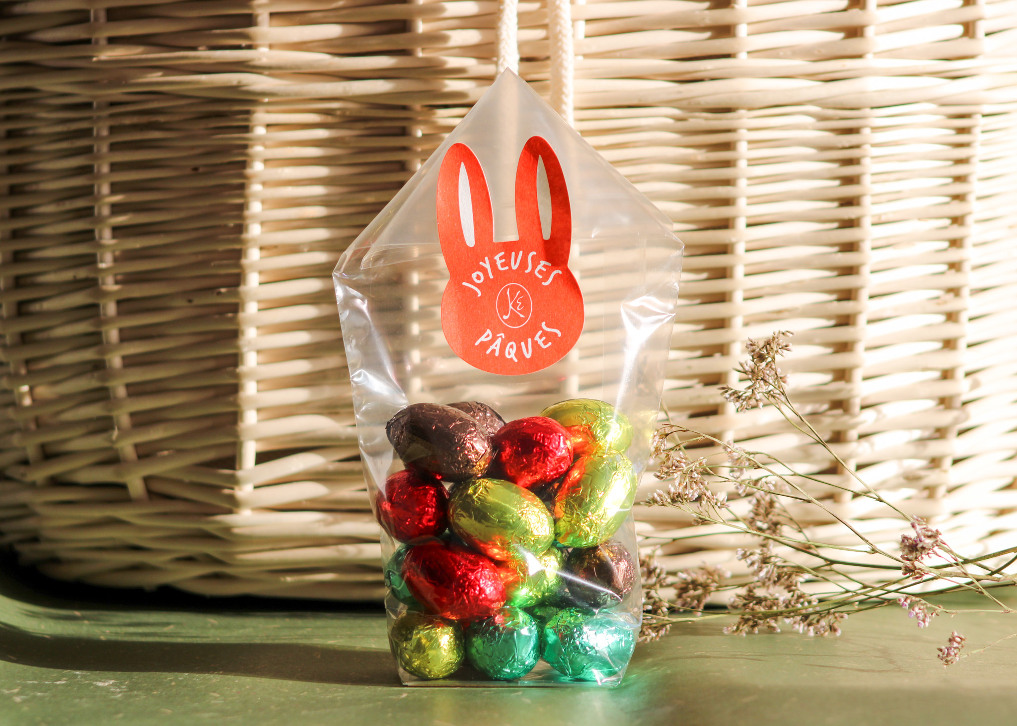 Mélange d’œufs colorés