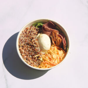 ASSIETTE POKE PASTRAMI COLESLAW